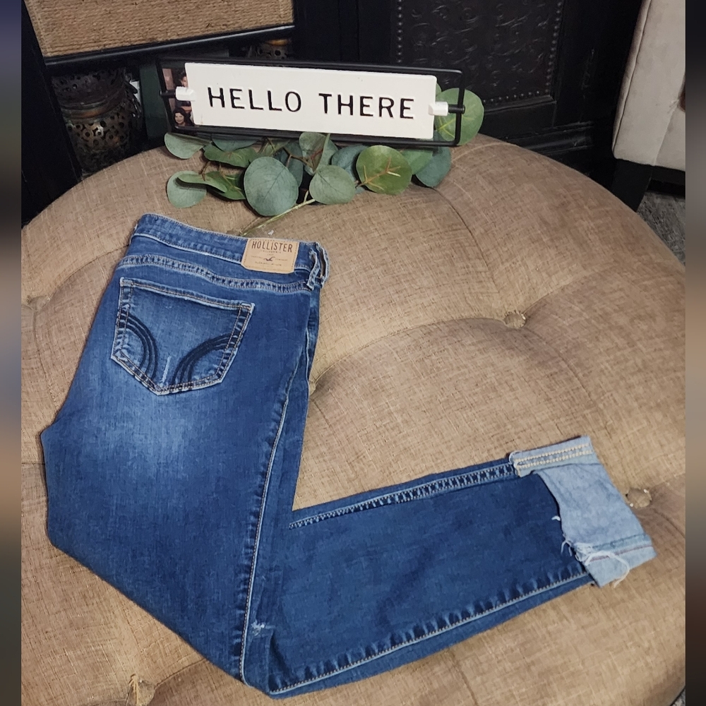 Hollister Crop Skinny Distressed Jeans